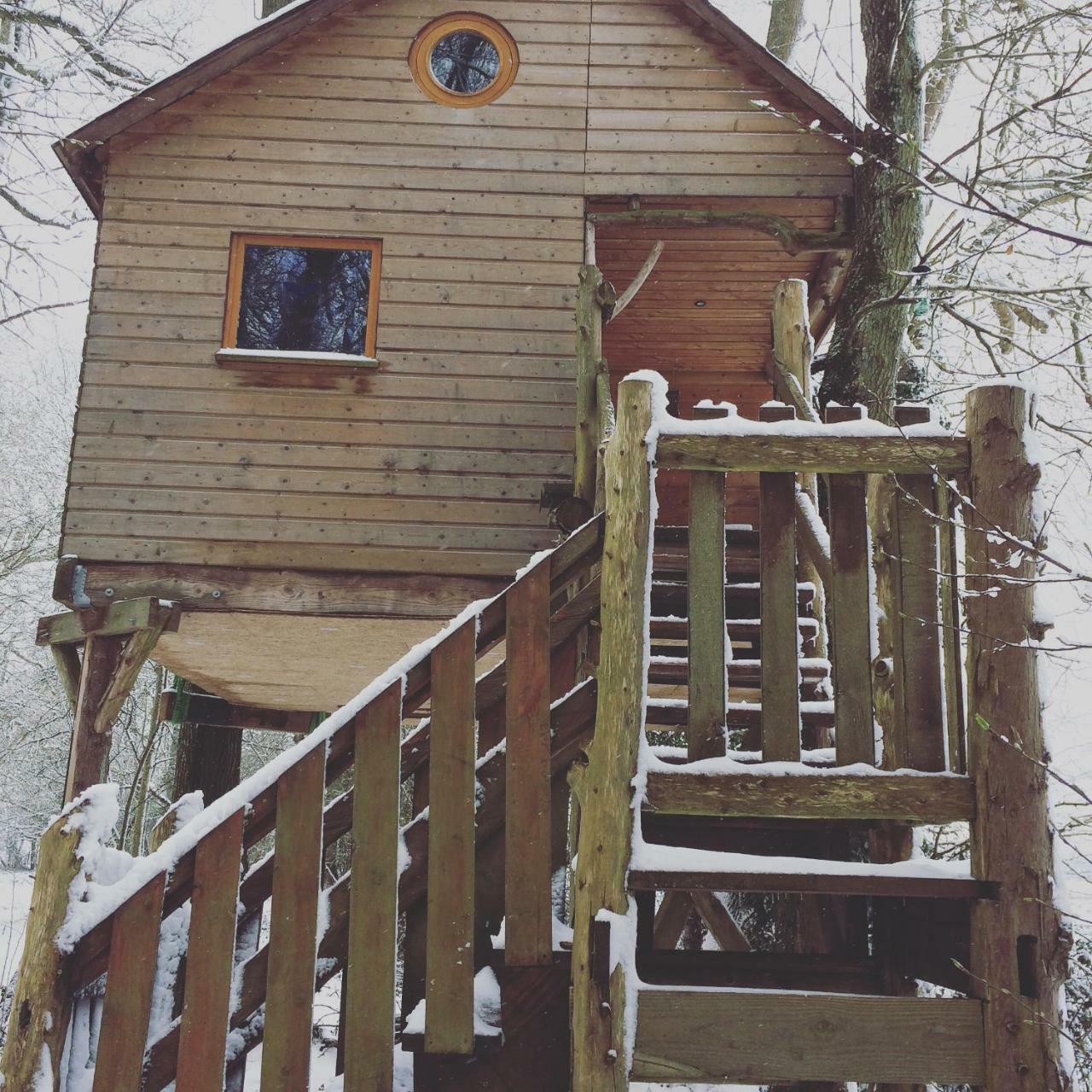 La Cabane Aux Secrets - Au Milieu De Nulle Part Outines Exterior photo
